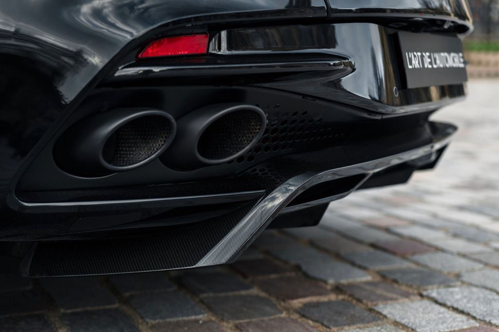 Aston Martin DBS 2020