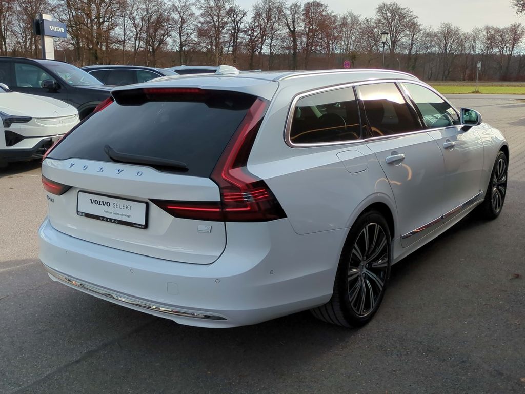 Volvo V90 2022