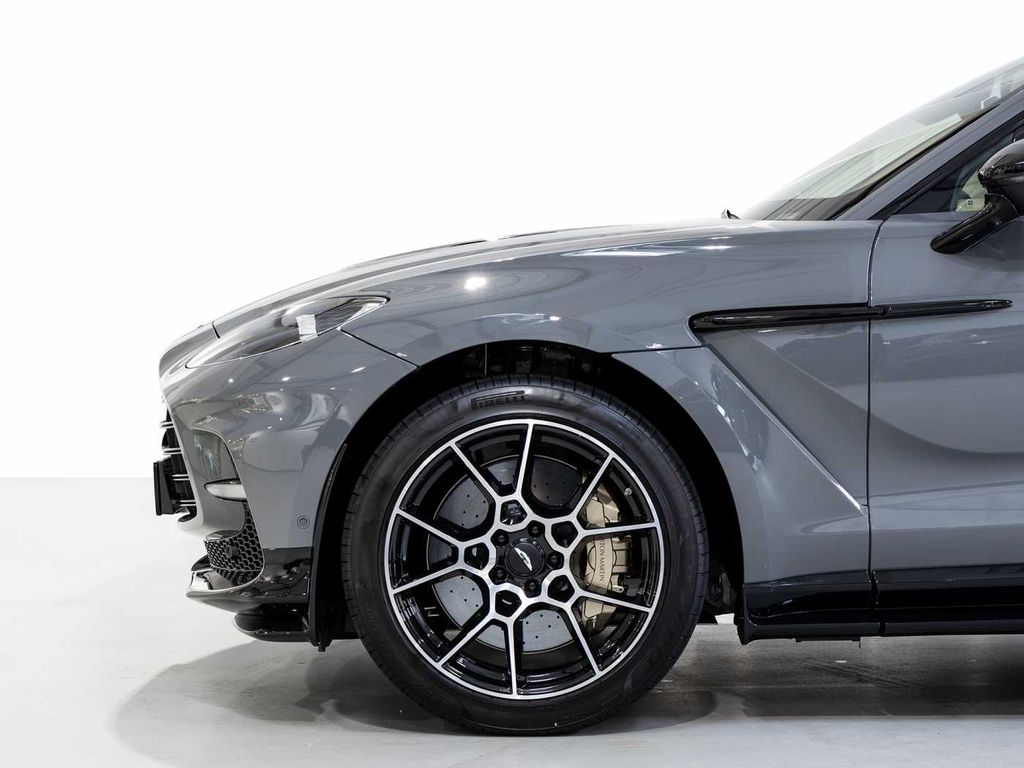 Aston Martin DBX