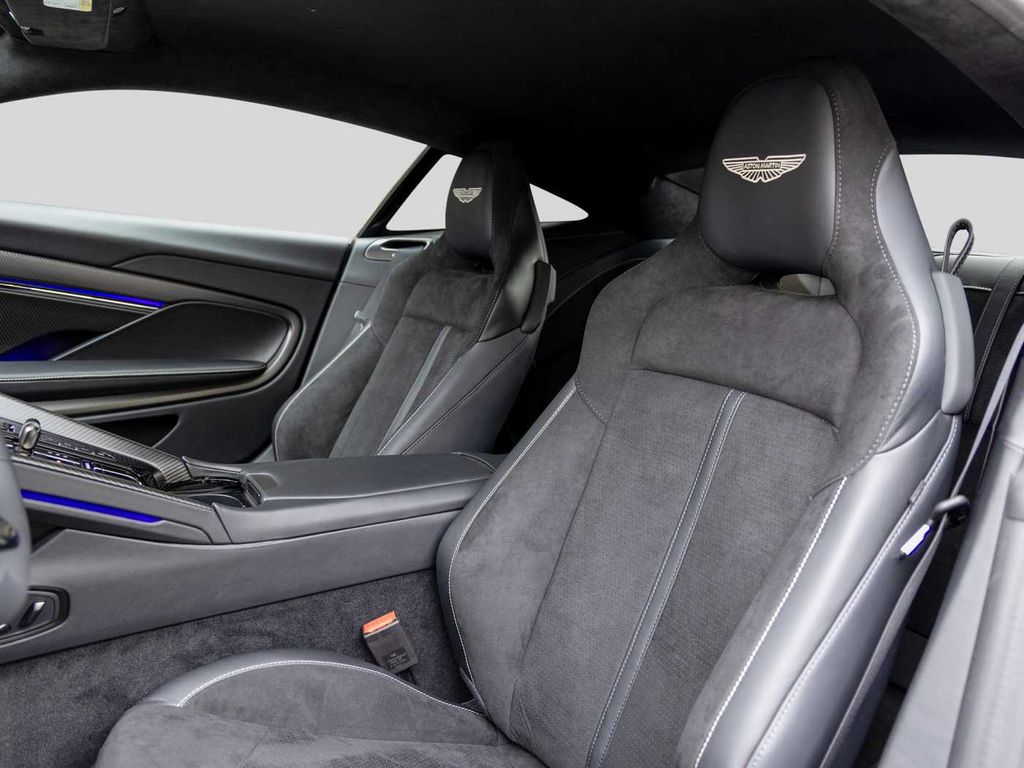 Aston Martin DB12