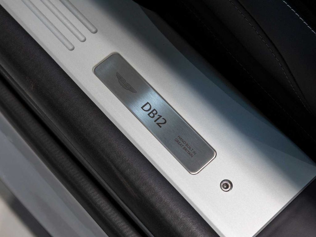 Aston Martin DB12