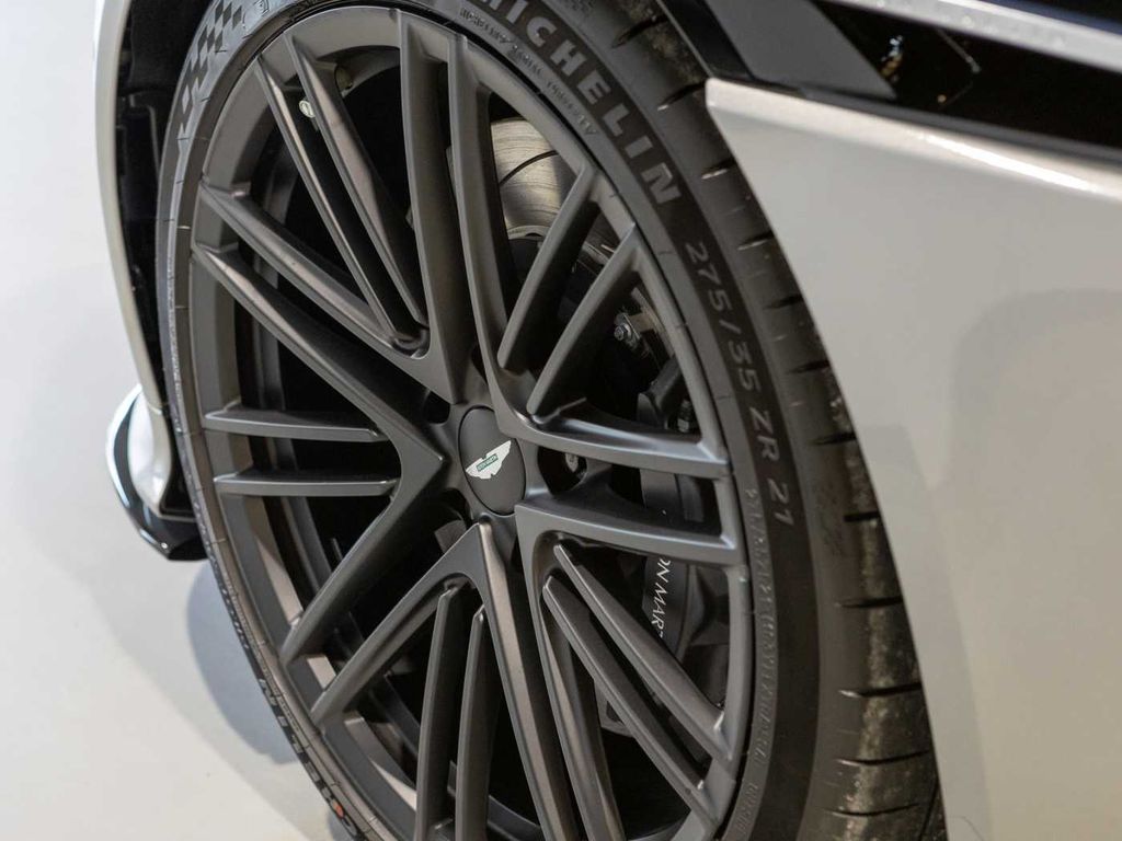 Aston Martin DB12