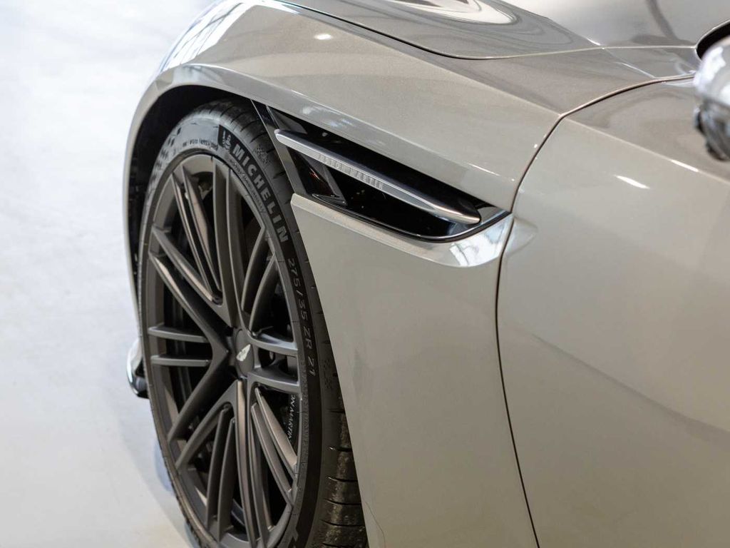 Aston Martin DB12