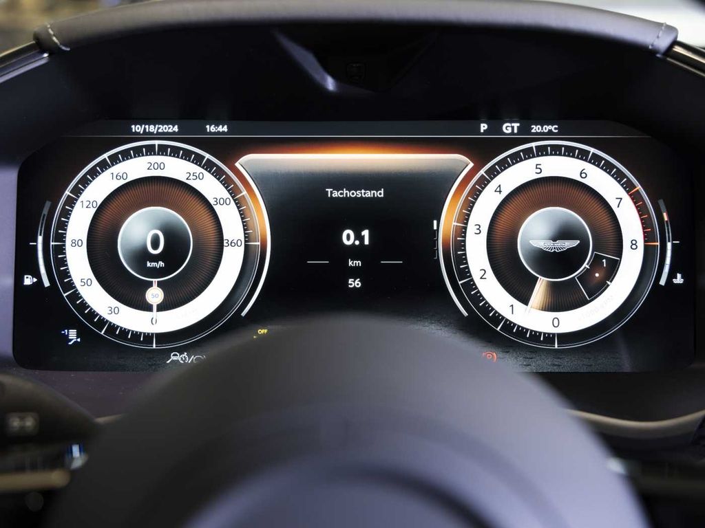 Aston Martin DBX 2025