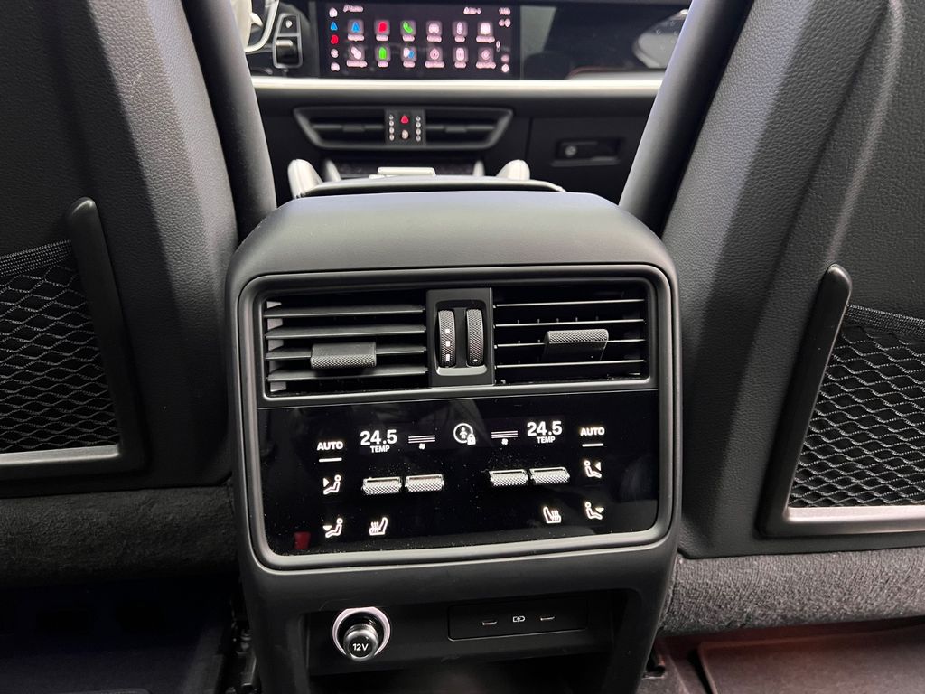 Porsche Cayenne 2025