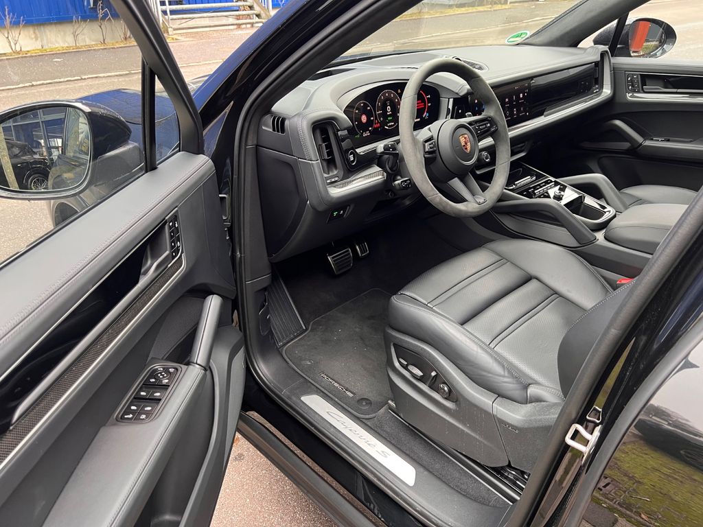 Porsche Cayenne 2025