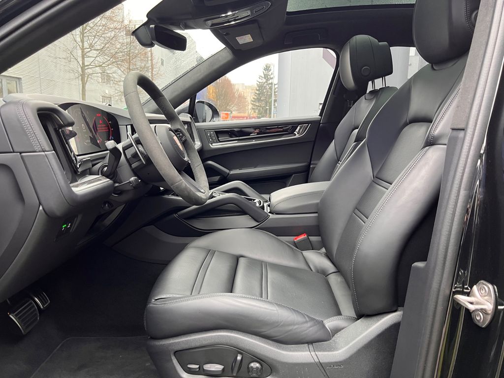 Porsche Cayenne 2025