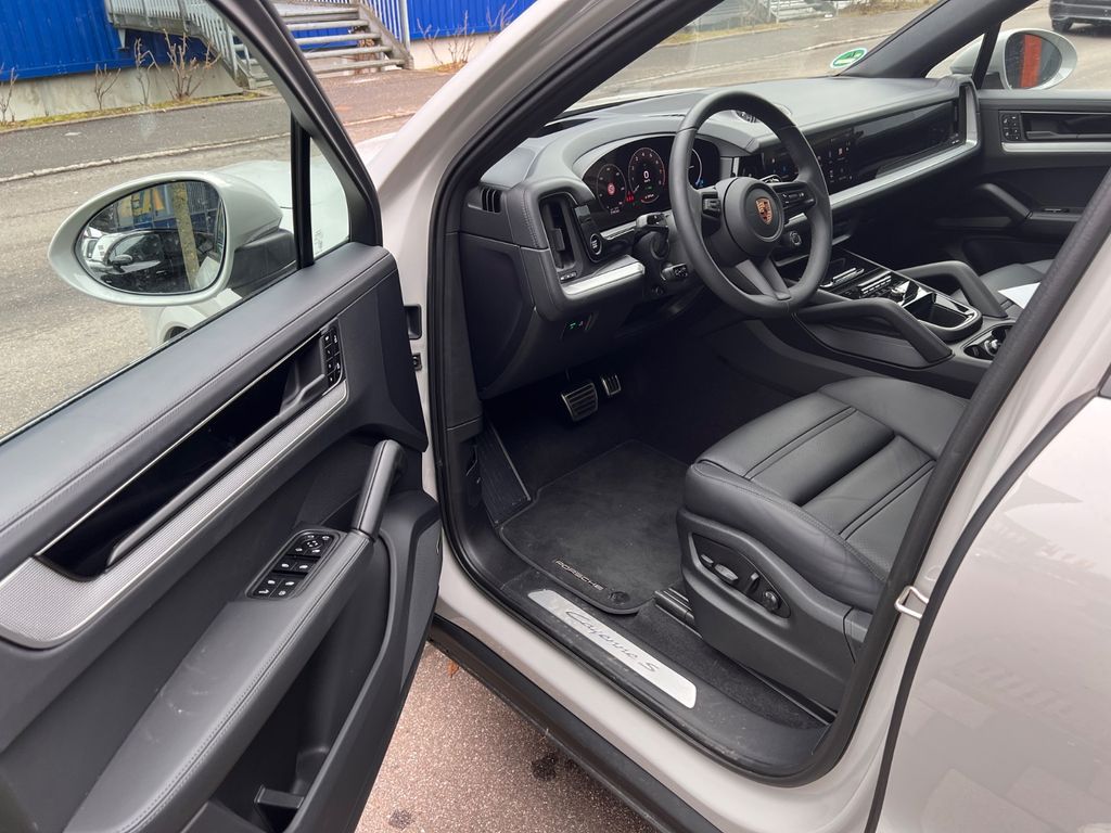 Porsche Cayenne 2025
