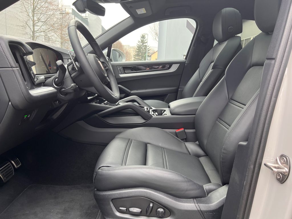 Porsche Cayenne 2025