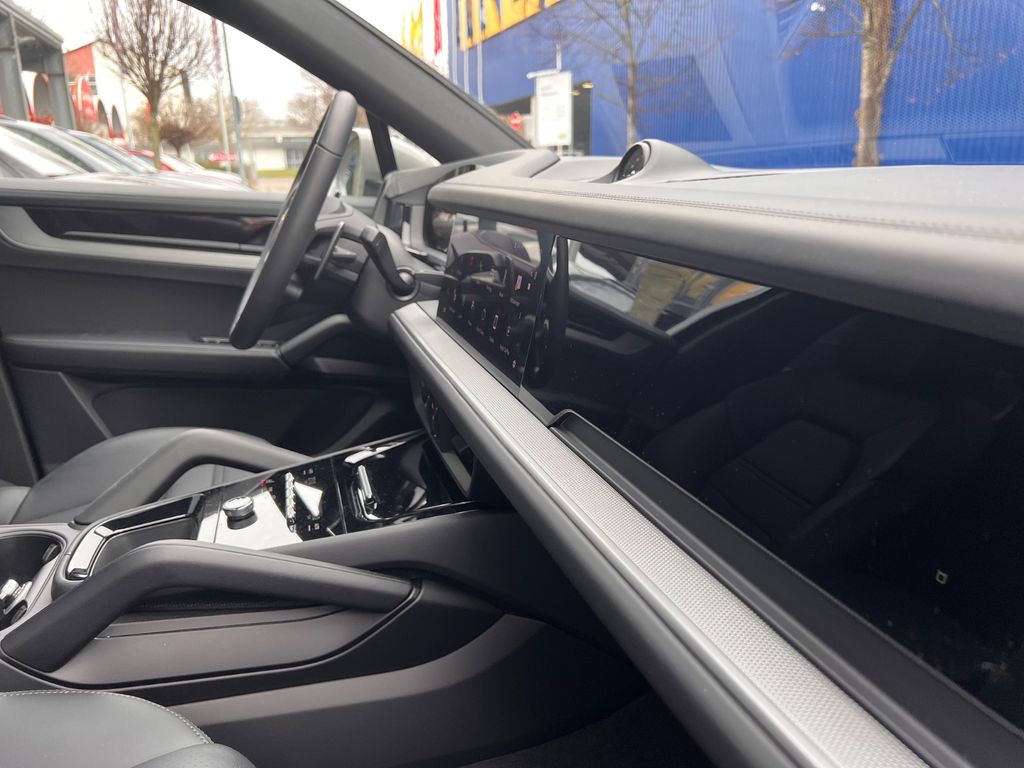 Porsche Cayenne 2025