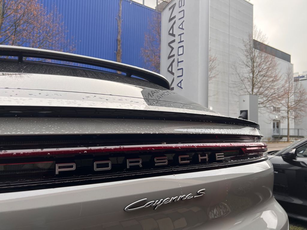 Porsche Cayenne 2025