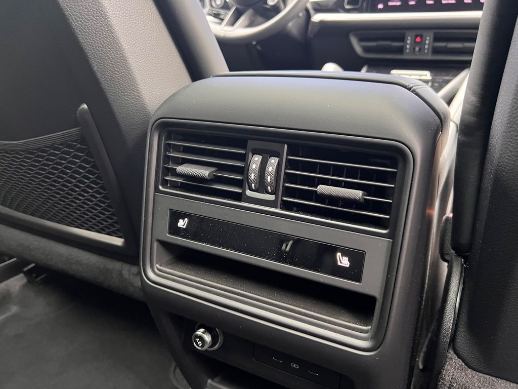 Porsche Cayenne 2025