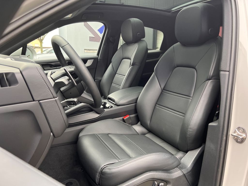 Porsche Cayenne 2025