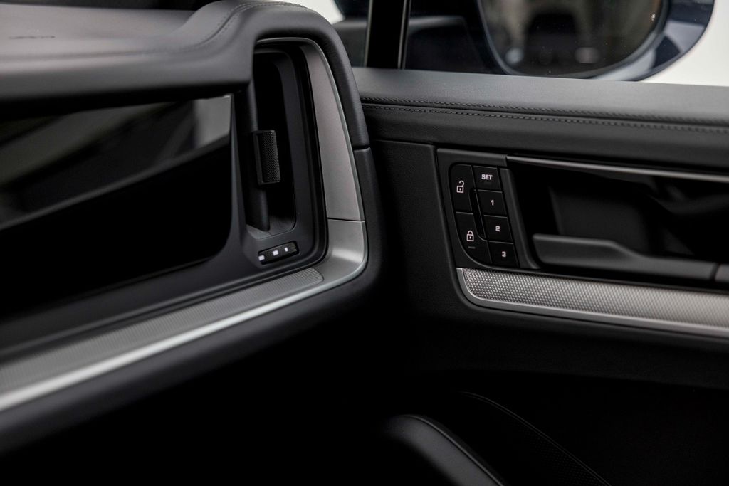Porsche Cayenne 2023