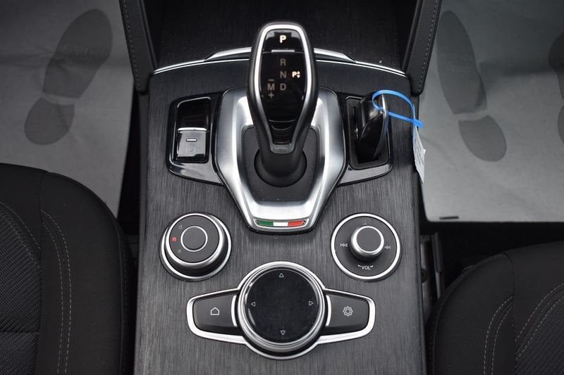 Alfa Romeo Stelvio 2021