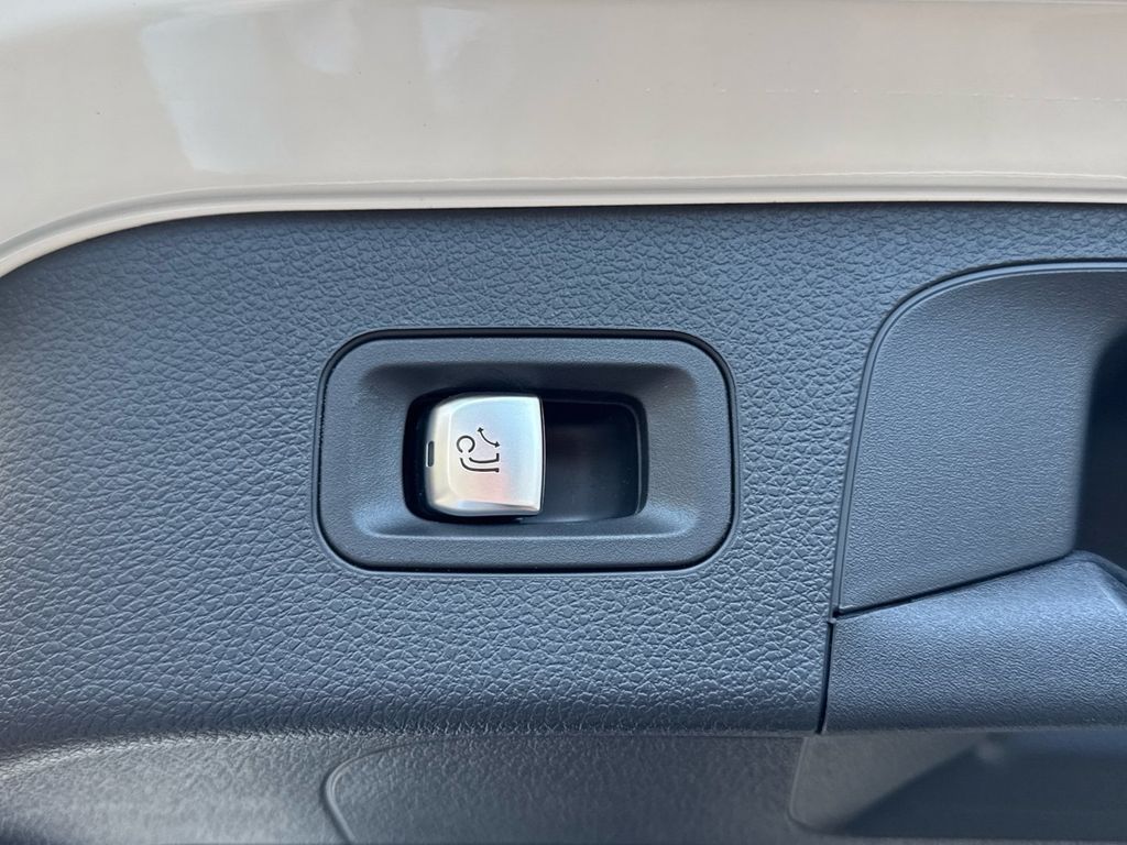 Mercedes-Benz EQC 2021