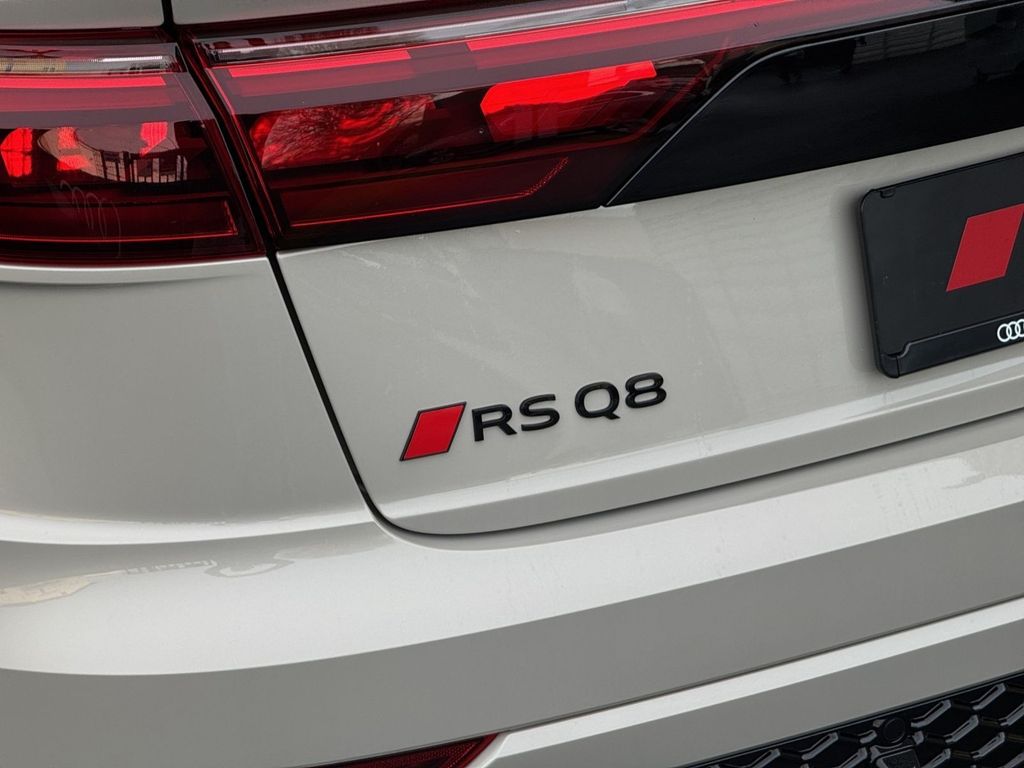 Audi RSQ8
