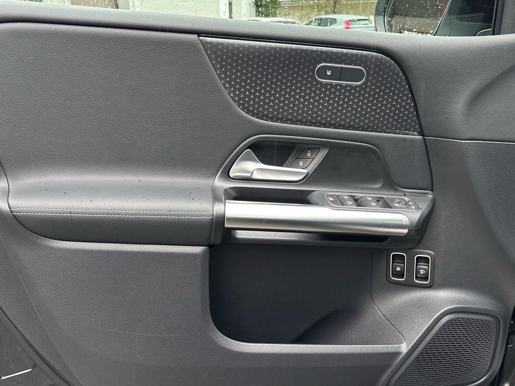 Mercedes-Benz B 250 2025