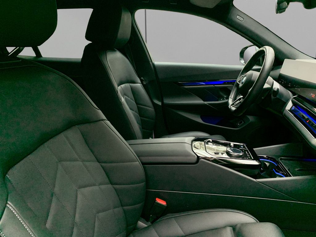 BMW i5 2024