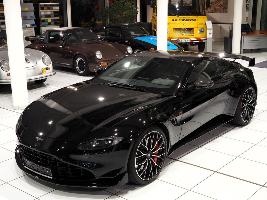 Aston Martin V8 Vantage 2023