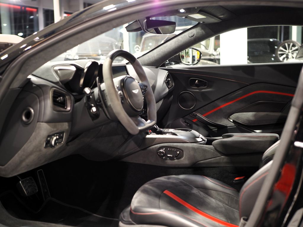 Aston Martin V8 Vantage 2023