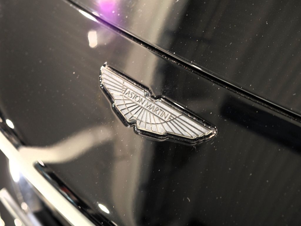 Aston Martin V8 Vantage 2023