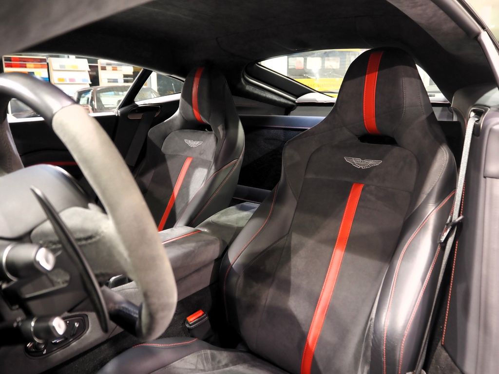 Aston Martin V8 Vantage 2023