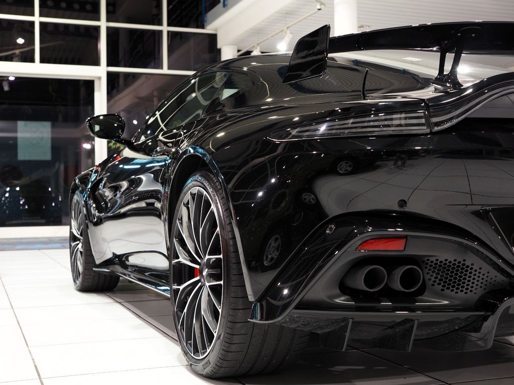 Aston Martin V8 Vantage 2023