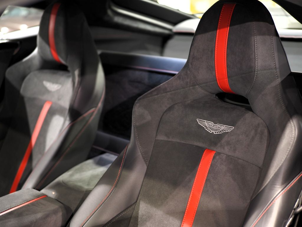 Aston Martin V8 Vantage 2023