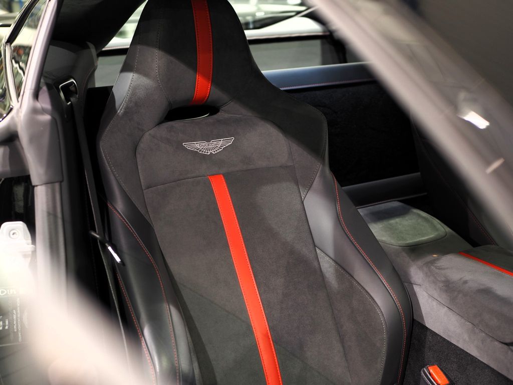 Aston Martin V8 Vantage 2023