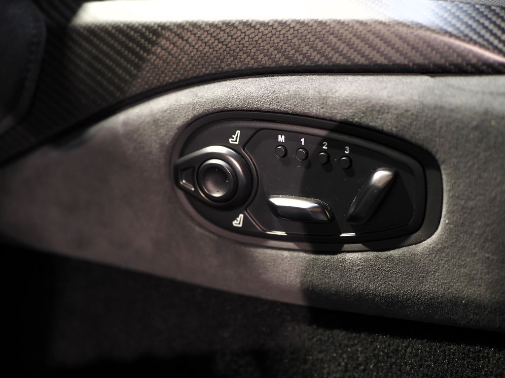 Aston Martin V8 Vantage 2023