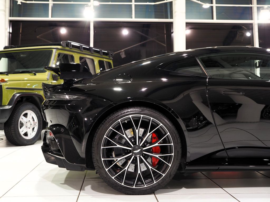 Aston Martin V8 Vantage 2023