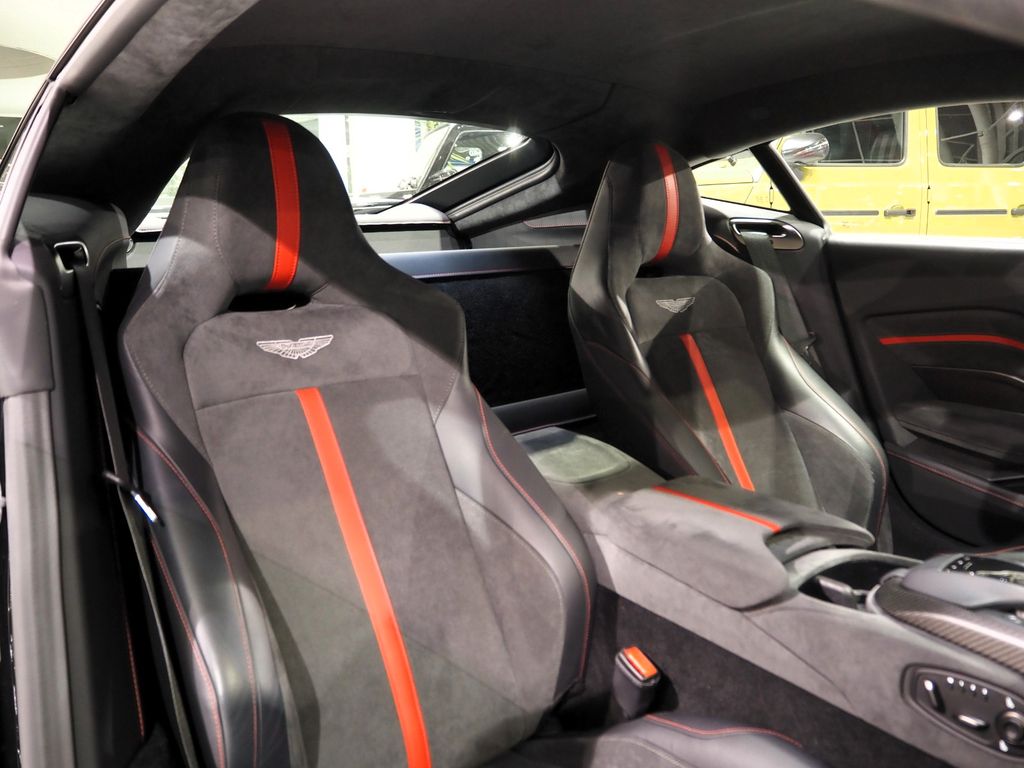 Aston Martin V8 Vantage 2023