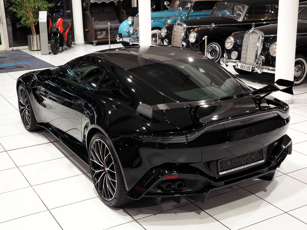 Aston Martin V8 Vantage 2023