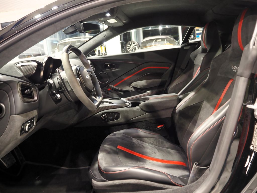 Aston Martin V8 Vantage 2023