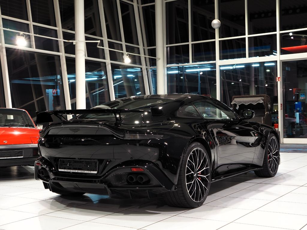 Aston Martin V8 Vantage 2023