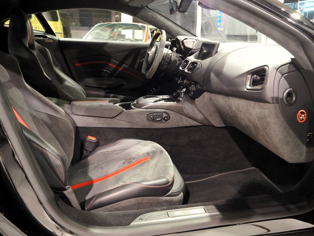 Aston Martin V8 Vantage 2023