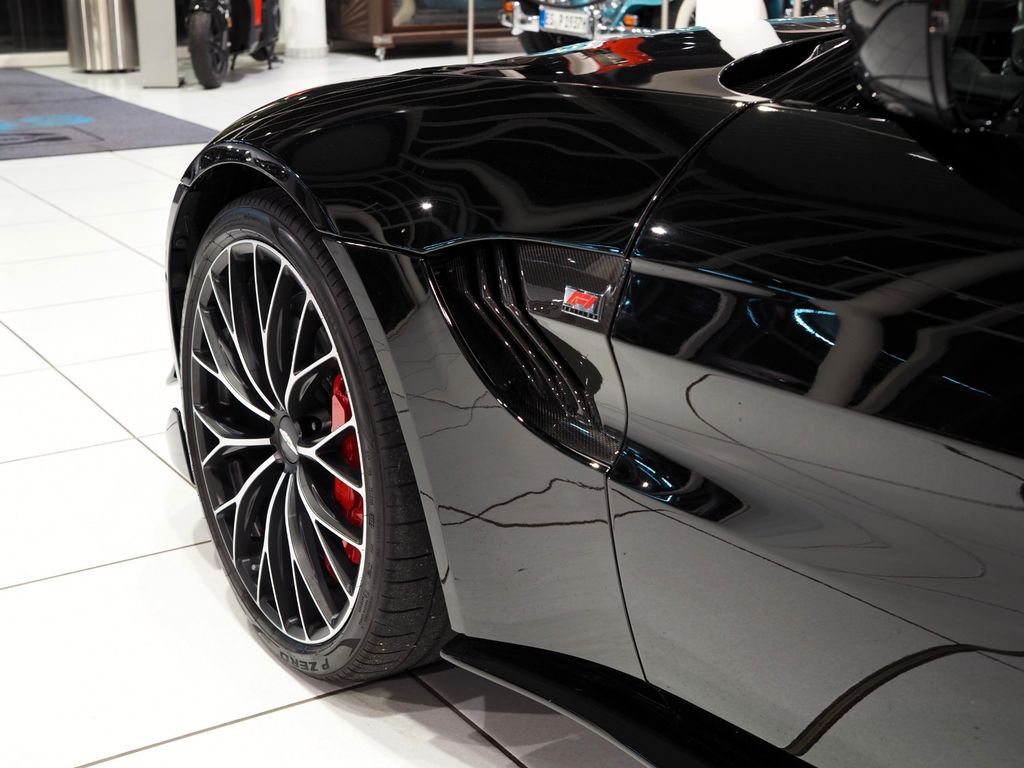 Aston Martin V8 Vantage 2023