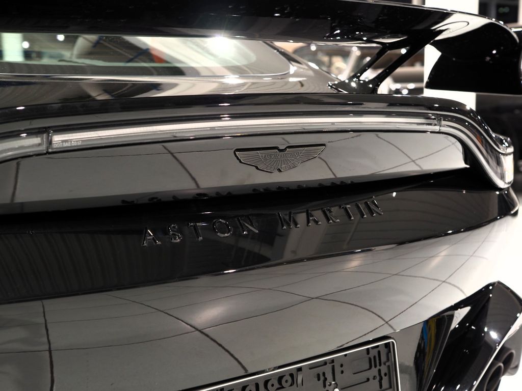 Aston Martin V8 Vantage 2023