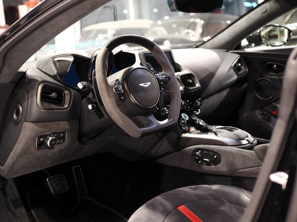 Aston Martin V8 Vantage 2023