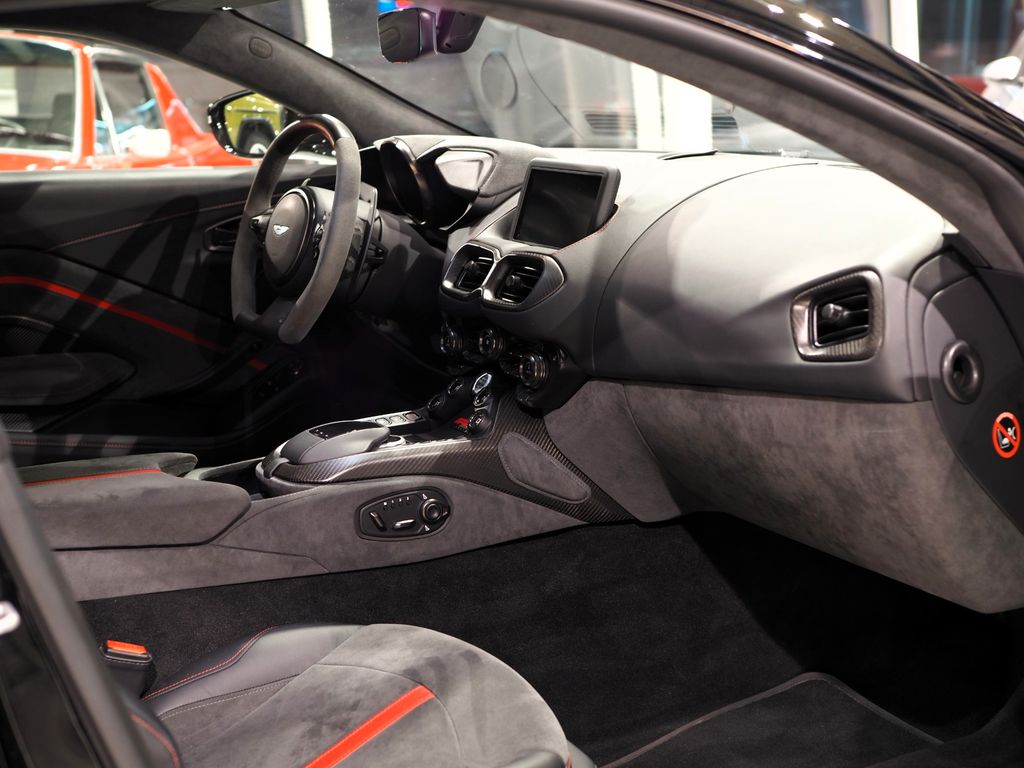 Aston Martin V8 Vantage 2023