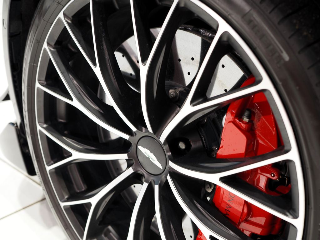 Aston Martin V8 Vantage 2023