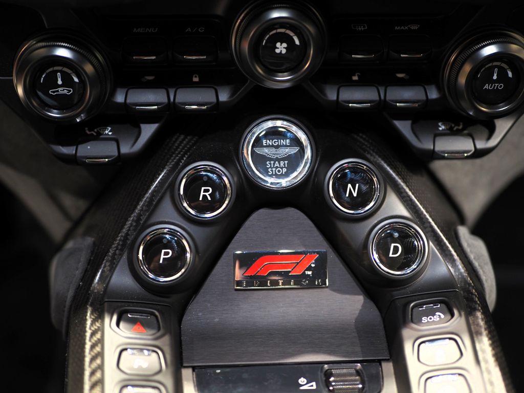 Aston Martin V8 Vantage 2023