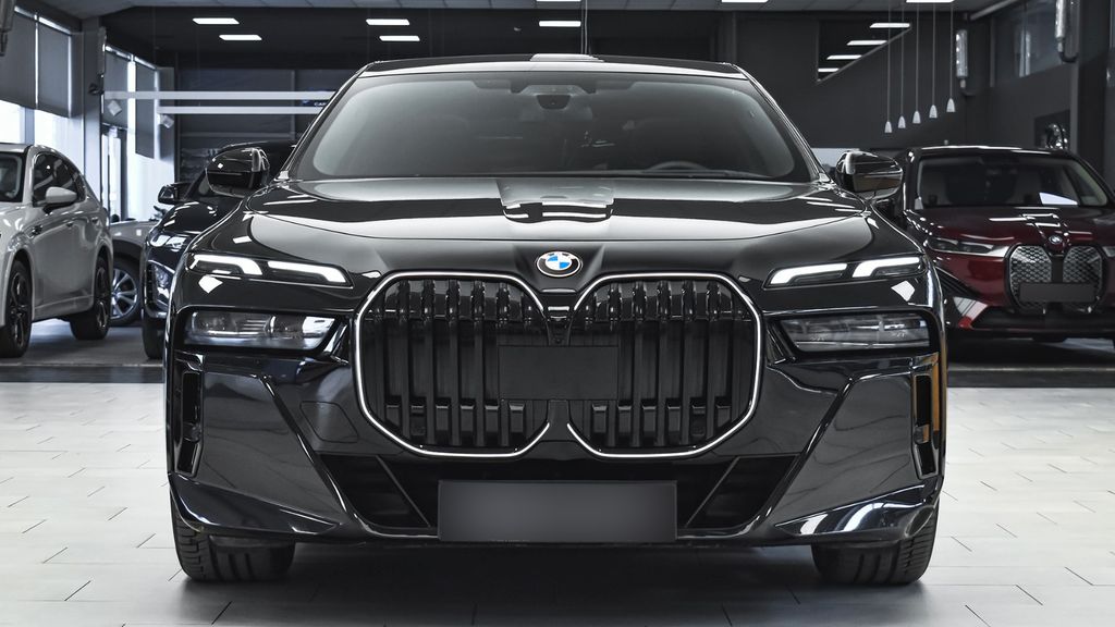 BMW 740 2024