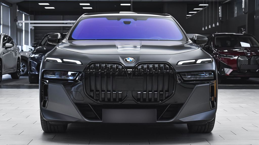 BMW 740 2024