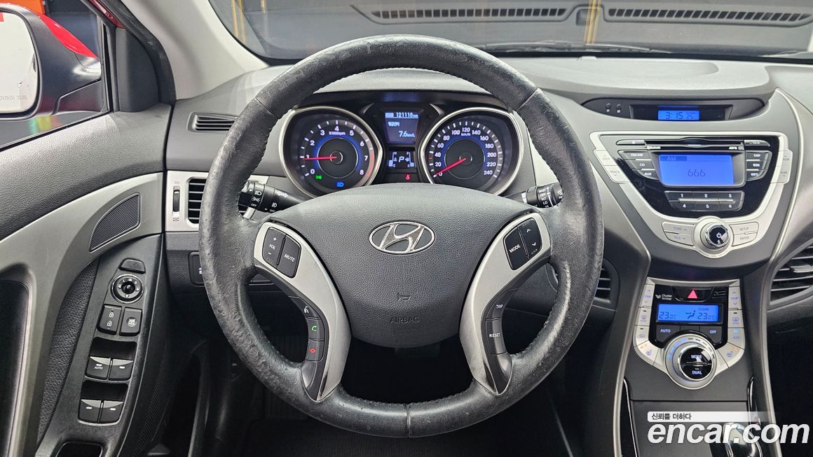 Hyundai AVANTE 2012