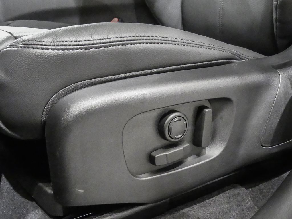 Land Rover Range Rover Velar 2025