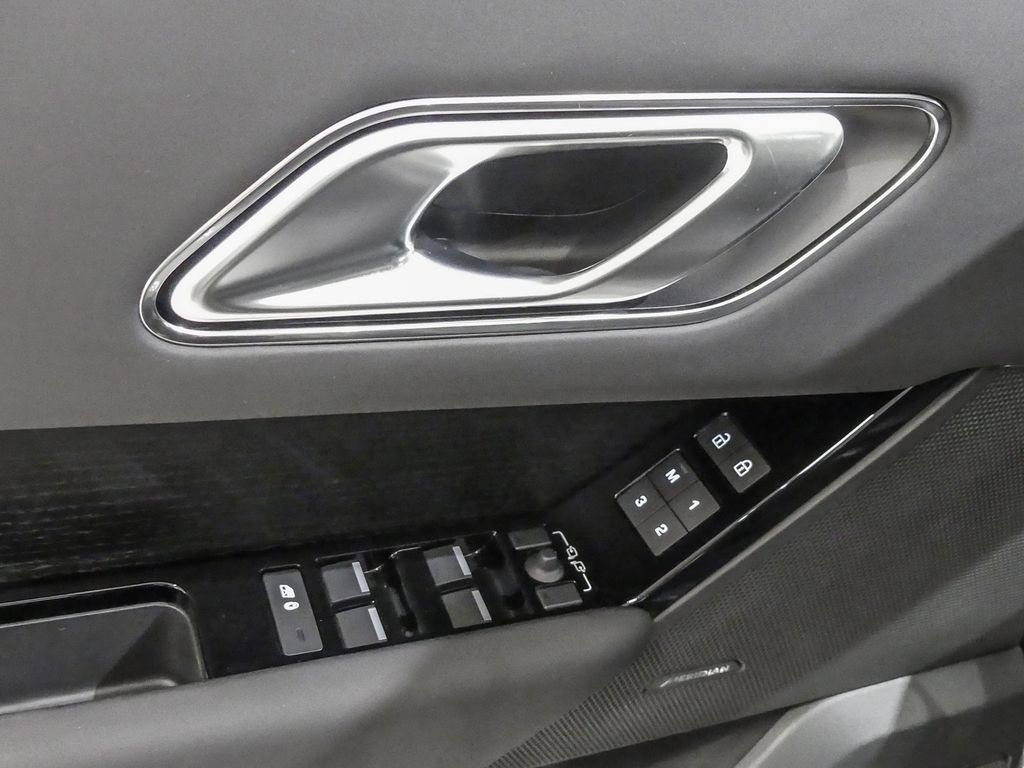 Land Rover Range Rover Velar 2025