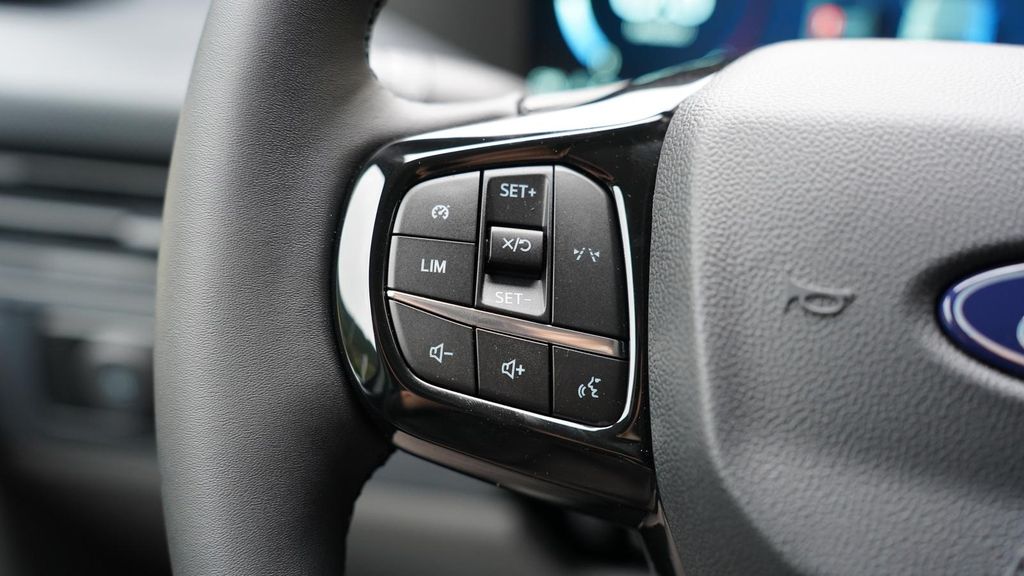 Ford Tourneo Custom 2025