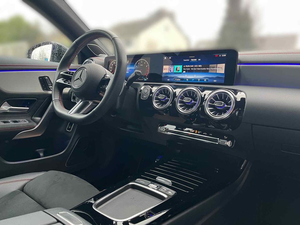 Mercedes-Benz CLA 200 2025